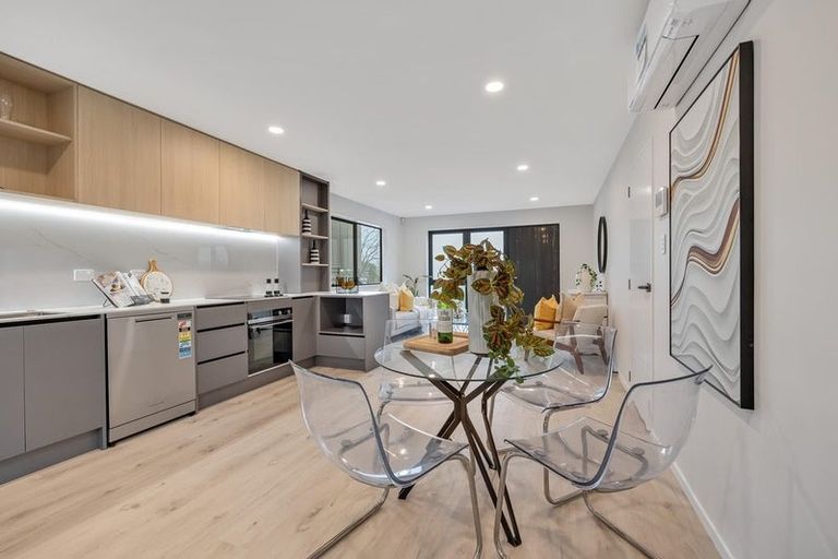 Photo of property in 25c Lavery Place, Sunnynook, Auckland, 0632