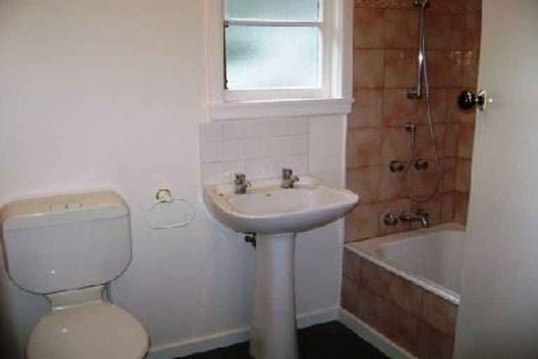 Photo of property in 2/74 Valley Road, Mount Eden, Auckland, 1024