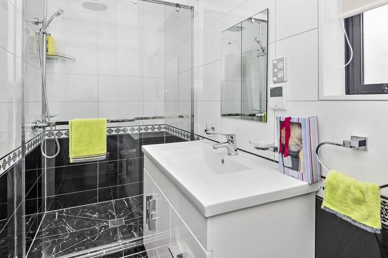 Photo of property in 247 Hill Road, The Gardens, Auckland, 2105