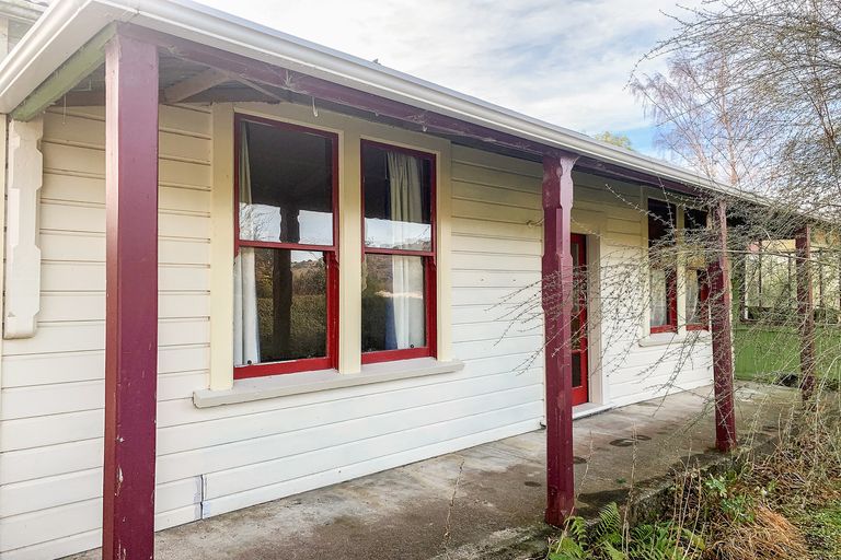 Photo of property in 16 Wellington Street, Enfield, Oamaru, 9491