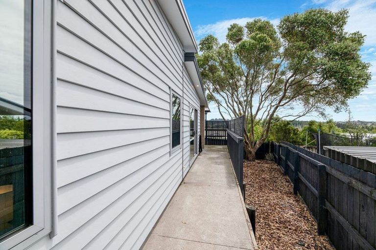 Photo of property in 16a Pine Avenue, Henderson, Auckland, 0612