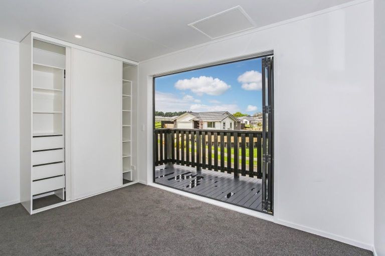 Photo of property in 16 Tahuna Minhinnick Drive, Glenbrook, 2681
