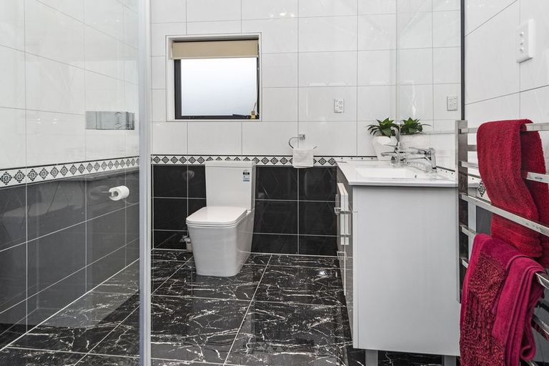 Photo of property in 247 Hill Road, The Gardens, Auckland, 2105