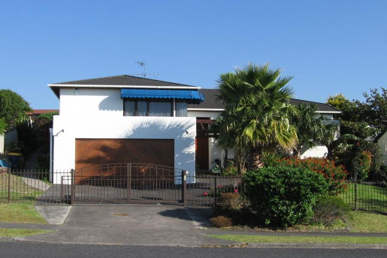 Photo of property in 135 Stapleford Crescent, Browns Bay, Auckland, 0630