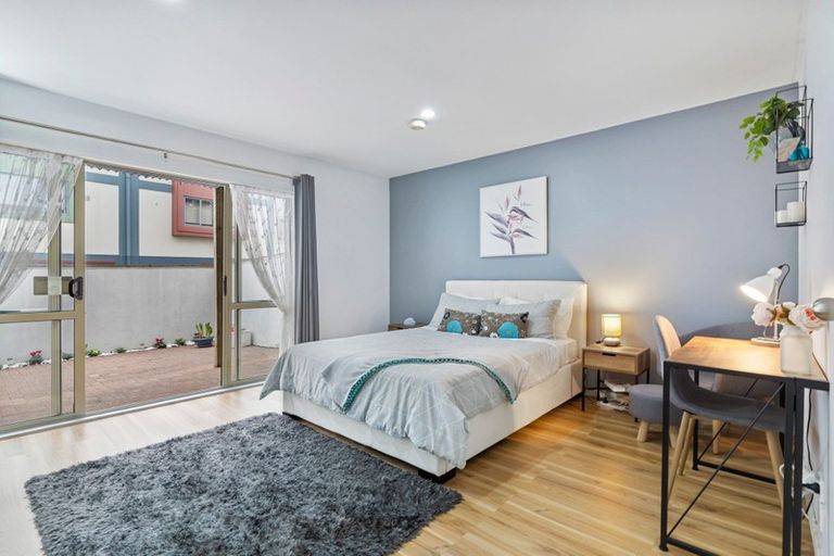 Photo of property in Lakeview Terrace, 27/14 Ambrico Place, New Lynn, Auckland, 0600