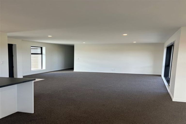 Photo of property in 16 Harry Manship Crescent, Halswell, Christchurch, 8025