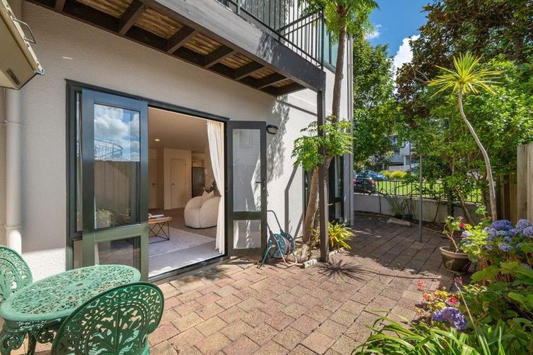 Photo of property in 1/26 Pannill Place, Oteha, Auckland, 0632