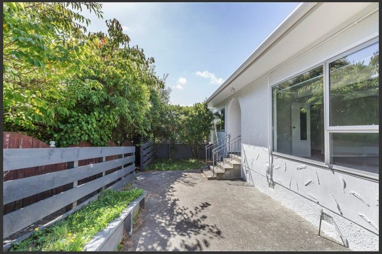 Photo of property in 27 Izard Road, Khandallah, Wellington, 6035