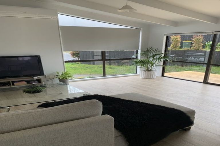 Photo of property in 5 Frosses Place, Massey, Auckland, 0614