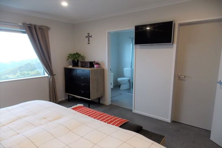 Photo of property in 35 Havana Rise, Grenada Village, Wellington, 6037