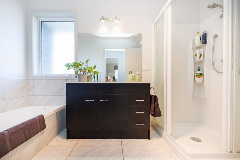 Photo of property in 18b Galea Grove, Kelvin Grove, Palmerston North, 4414