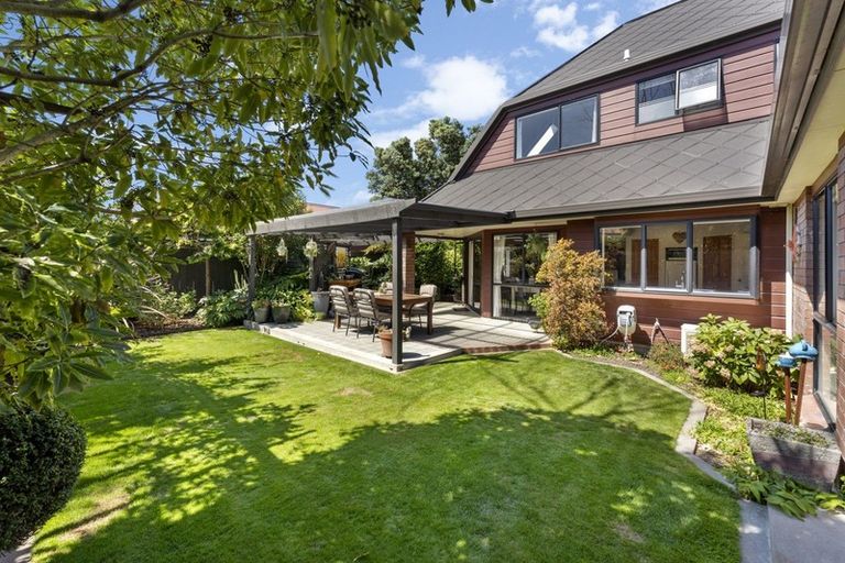 Photo of property in 16 Fraser Court, Roslyn, Palmerston North, 4414