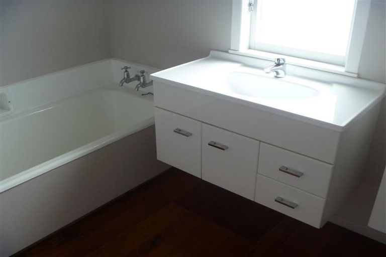 Photo of property in 70 Tukapa Street, Westown, New Plymouth, 4310