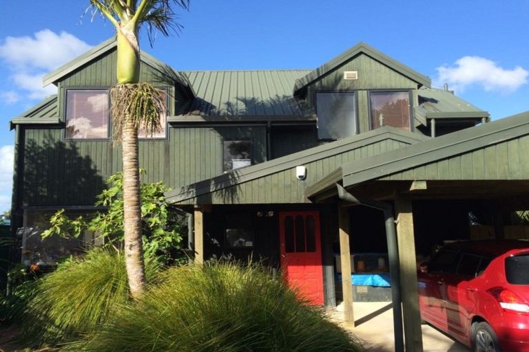 Photo of property in 14 Range Road, Swanson, Auckland, 0816