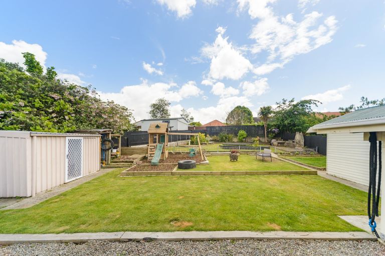 Photo of property in 14 Parkland Crescent, Terrace End, Palmerston North, 4410