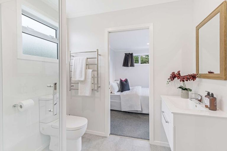 Photo of property in 24 Rangitira Avenue, Palmerston North, 4414