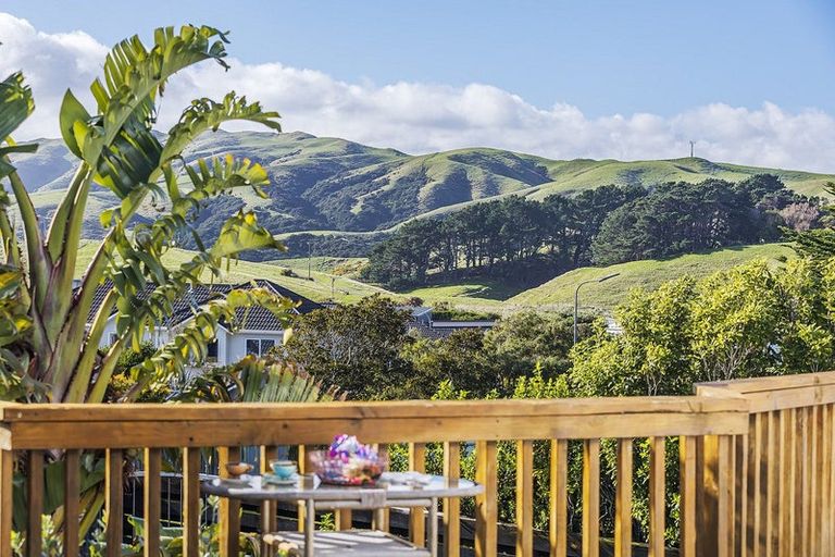 Photo of property in 78 Grays Road, Camborne, Porirua, 5026