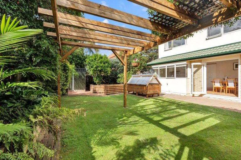 Photo of property in 11 Corta Bella Place, Golflands, Auckland, 2013