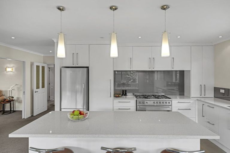 Photo of property in 11 Murray Becroft Avenue, Henderson Valley, Auckland, 0612