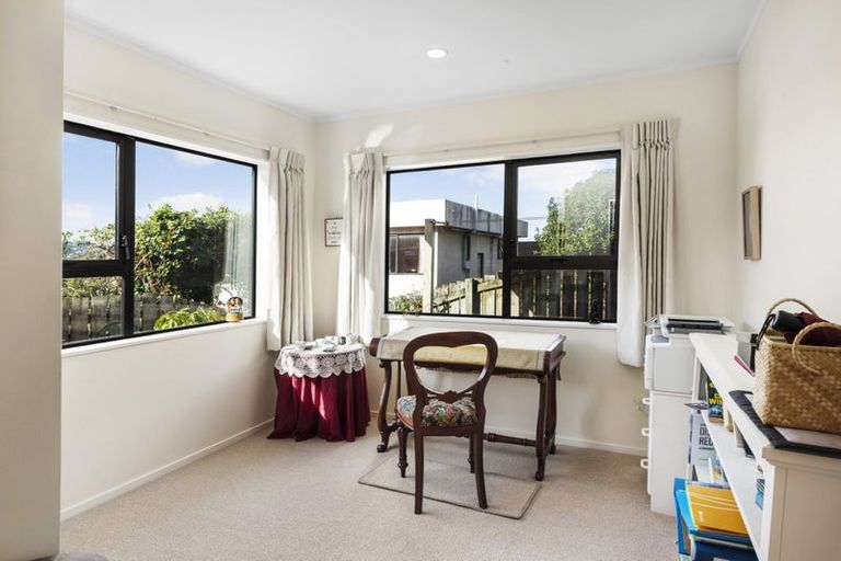 Photo of property in 2/378 Evans Bay Parade, Hataitai, Wellington, 6021