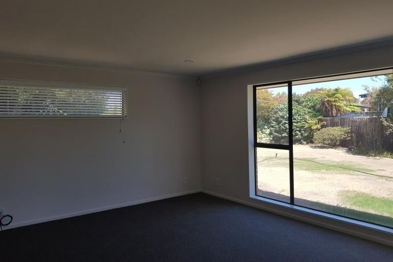 Photo of property in 28 Farnley Place, Parklands, Christchurch, 8083