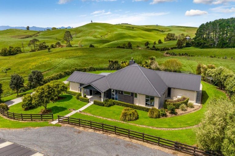 Photo of property in 890 Findlay Road, Pukorokoro / Miranda, Miranda, 2473