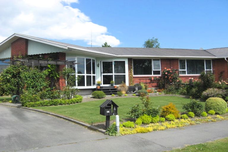 Photo of property in 14 Canberra Place, Redwood, Christchurch, 8051