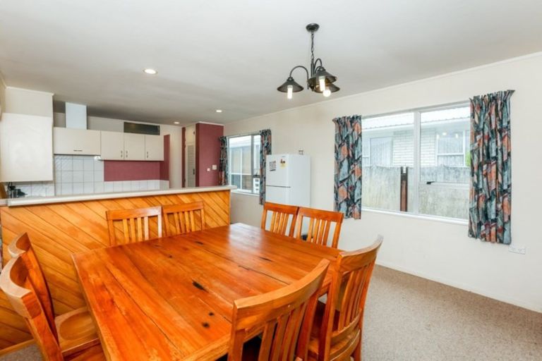 Photo of property in 117 Awanui Street, Merrilands, New Plymouth, 4312