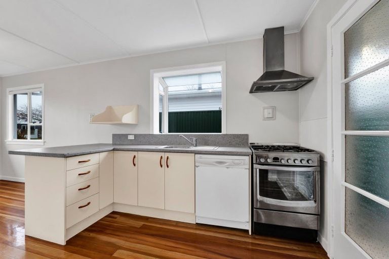 Photo of property in 5 Truby King Street, Merrilands, New Plymouth, 4312