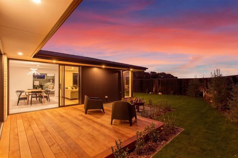 Photo of property in 92 Leistrella Road, Hoon Hay, Christchurch, 8025