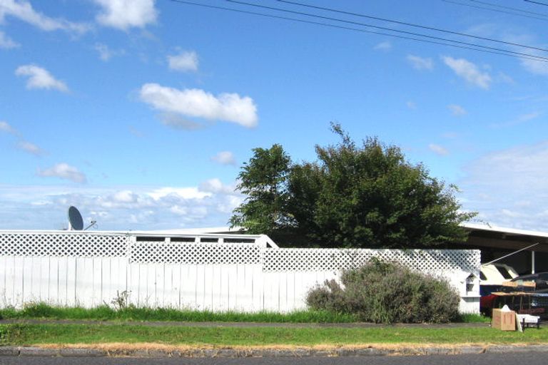 Photo of property in 1/91 Exmouth Road, Northcote, Auckland, 0627