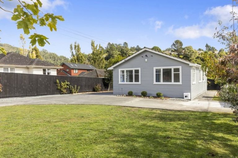Photo of property in 358 Stokes Valley Road, Stokes Valley, Lower Hutt, 5019