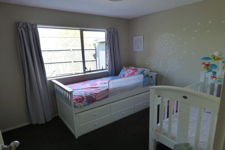 Photo of property in 31 Coolspring Way, Redwood, Christchurch, 8051