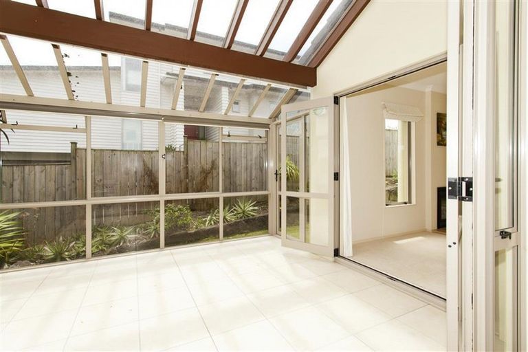 Photo of property in 8 Scarboro Terrace, Murrays Bay, Auckland, 0630