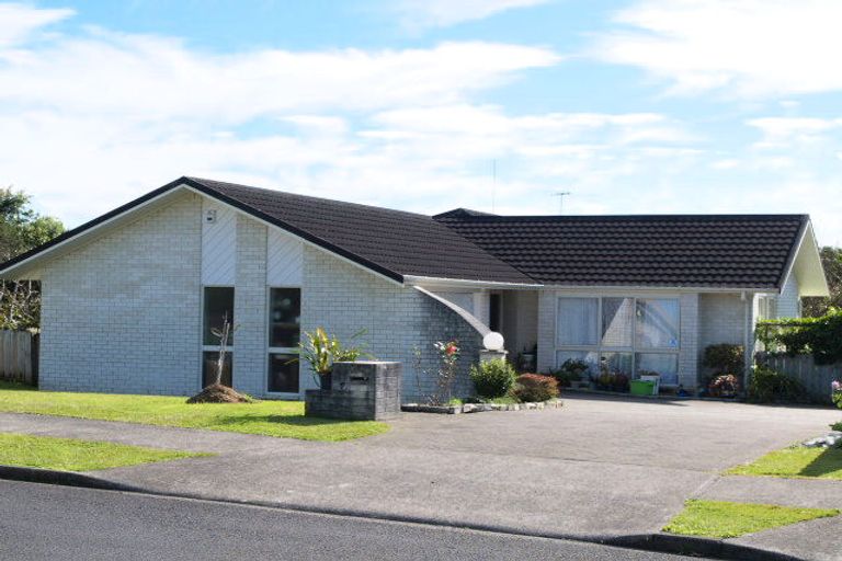 Photo of property in 24 Carriage Close, Northpark, Auckland, 2013