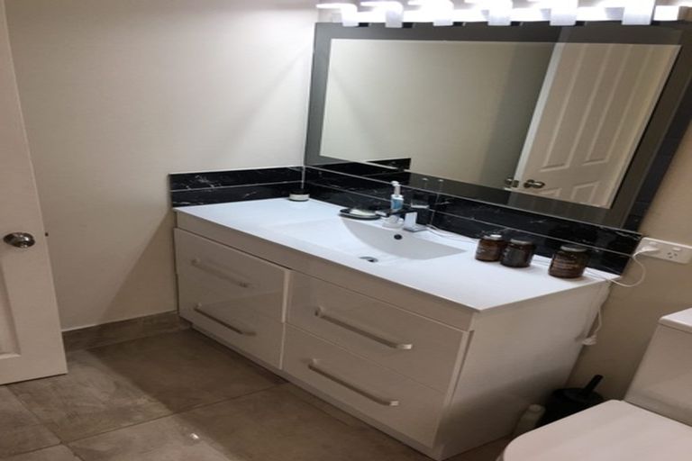 Photo of property in 15 Van Dyke Place, West Harbour, Auckland, 0618