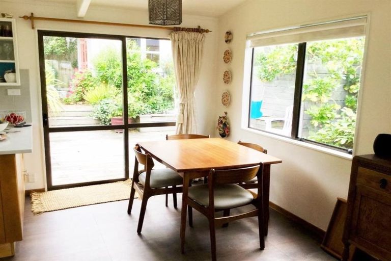 Photo of property in 27 Hastings Parade, Devonport, Auckland, 0624