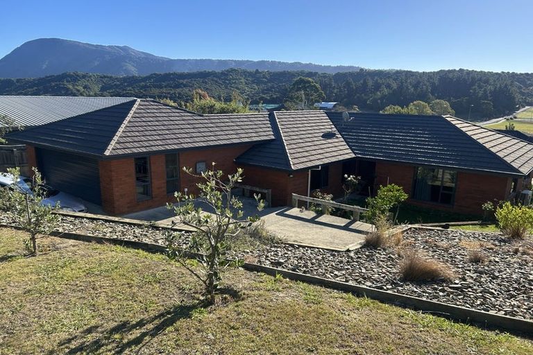 Photo of property in 5 Bell Bird Rise, Picton, 7220