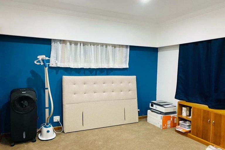 Photo of property in 4287 Great North Road, Glendene, Auckland, 0602