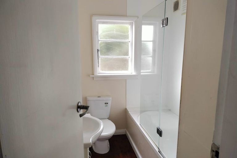 Photo of property in 112 Grafton Road, Roseneath, Wellington, 6011