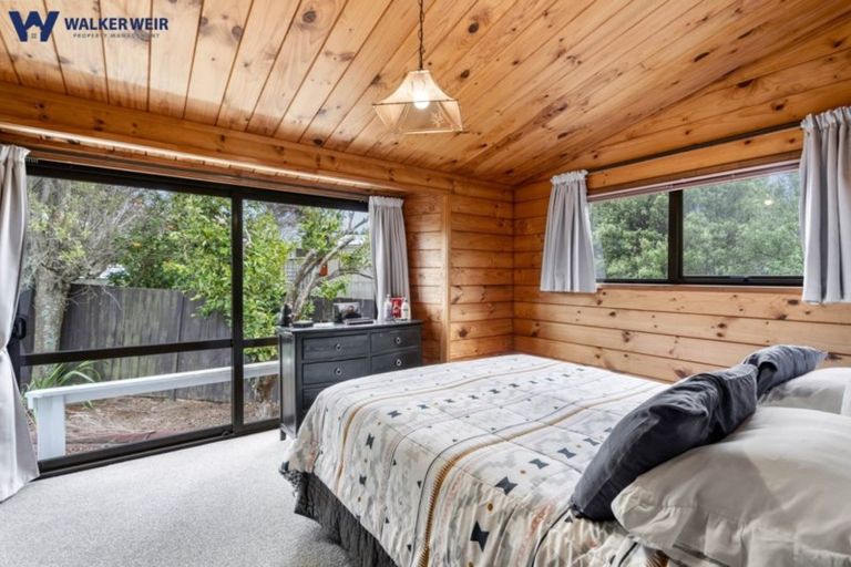 Photo of property in 3 St Annes Crescent, Wattle Downs, Auckland, 2103