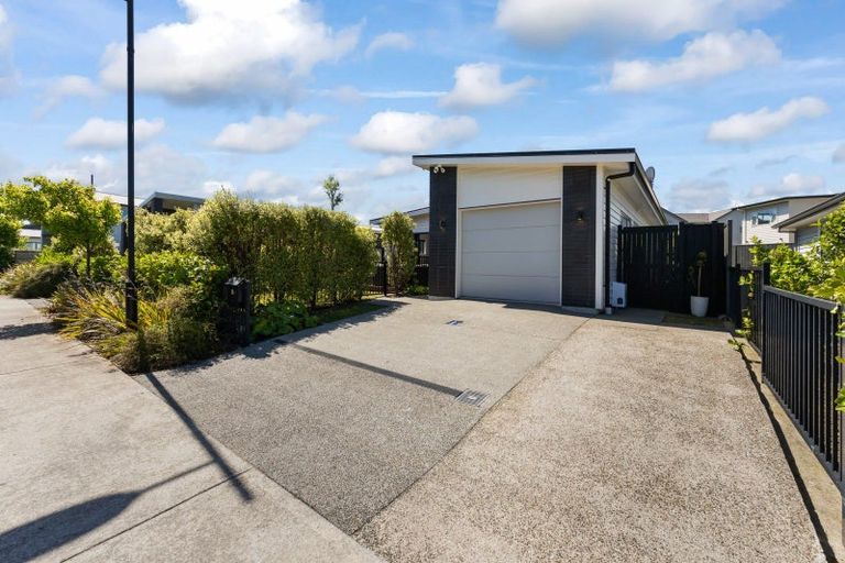 Photo of property in 10 Pateke Drive, Kenepuru, Porirua, 5022