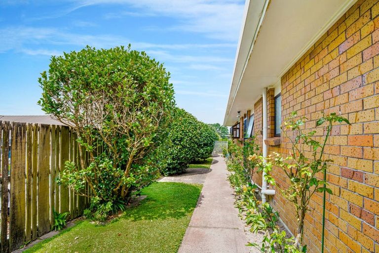 Photo of property in 8 Chablis Place, Henderson, Auckland, 0612