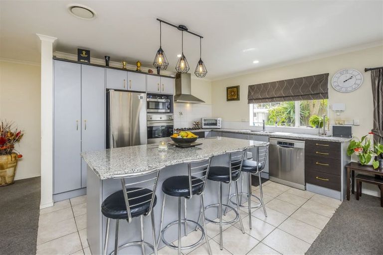 Photo of property in 2 Dunaff Place, Flat Bush, Auckland, 2019