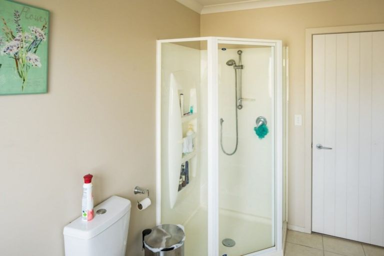 Photo of property in 14 Aoraki Rise, Aotea, Porirua, 5024