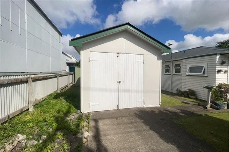 Photo of property in 1 Trafalgar Street, Levin, 5510