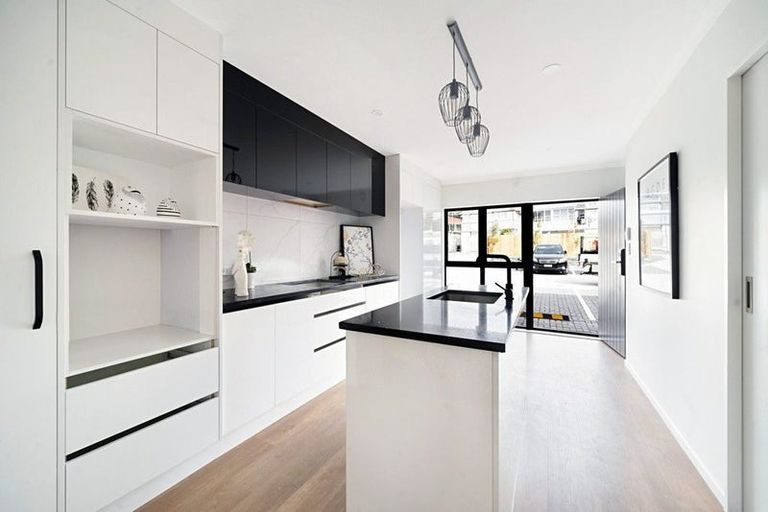 Photo of property in 2/32 Brandon Road, Glen Eden, Auckland, 0602