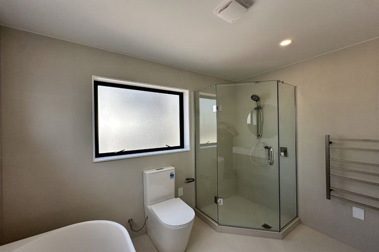 Photo of property in 2b Van Dyke Place, West Harbour, Auckland, 0618