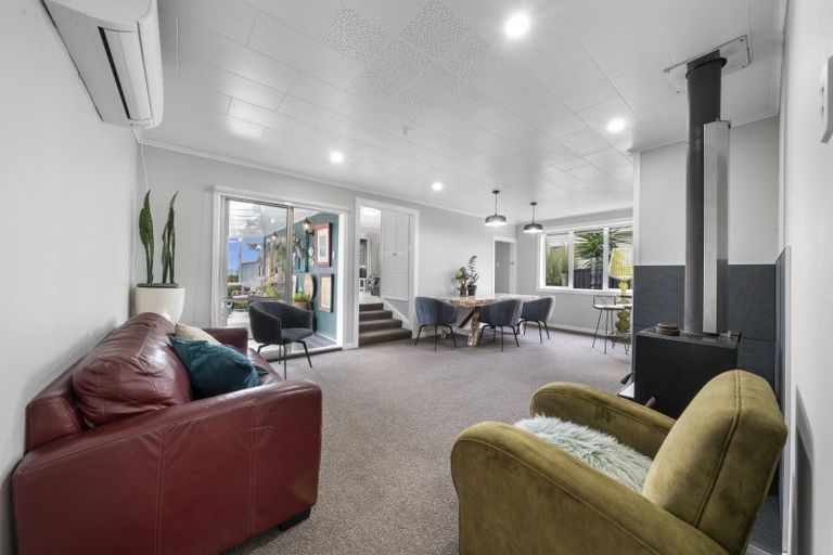 Photo of property in 11 Mount View Place, Spotswood, New Plymouth, 4310