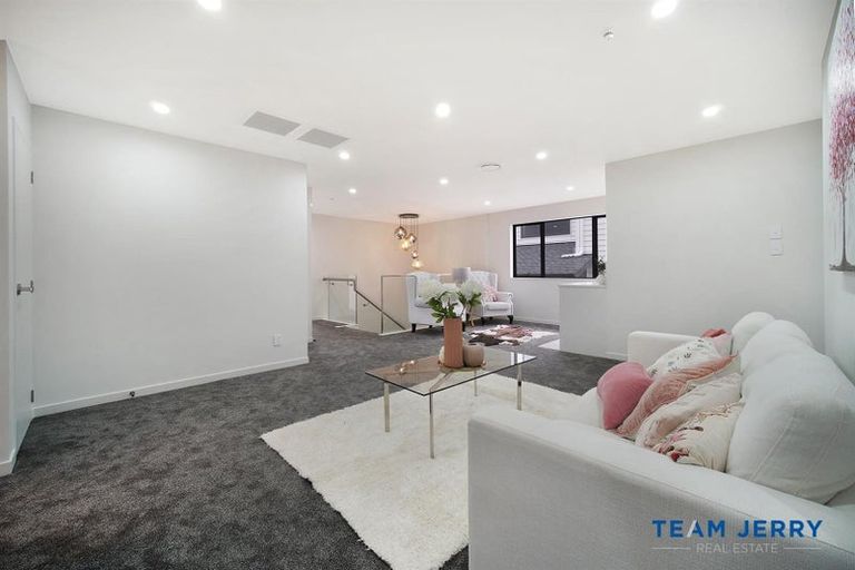Photo of property in 8 Kakau Lane, Flat Bush, Auckland, 2019